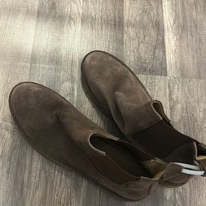 Men’s brown suede booties.